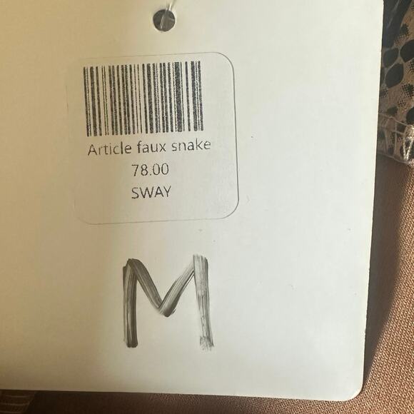 Article 324 Snake Print High Waisted Shorts NEW - Picture 4 of 7